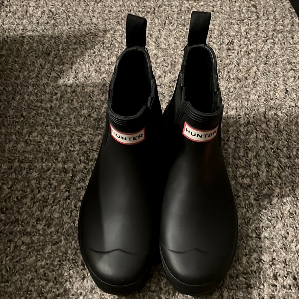 HUNTER RAIN BOOTS.